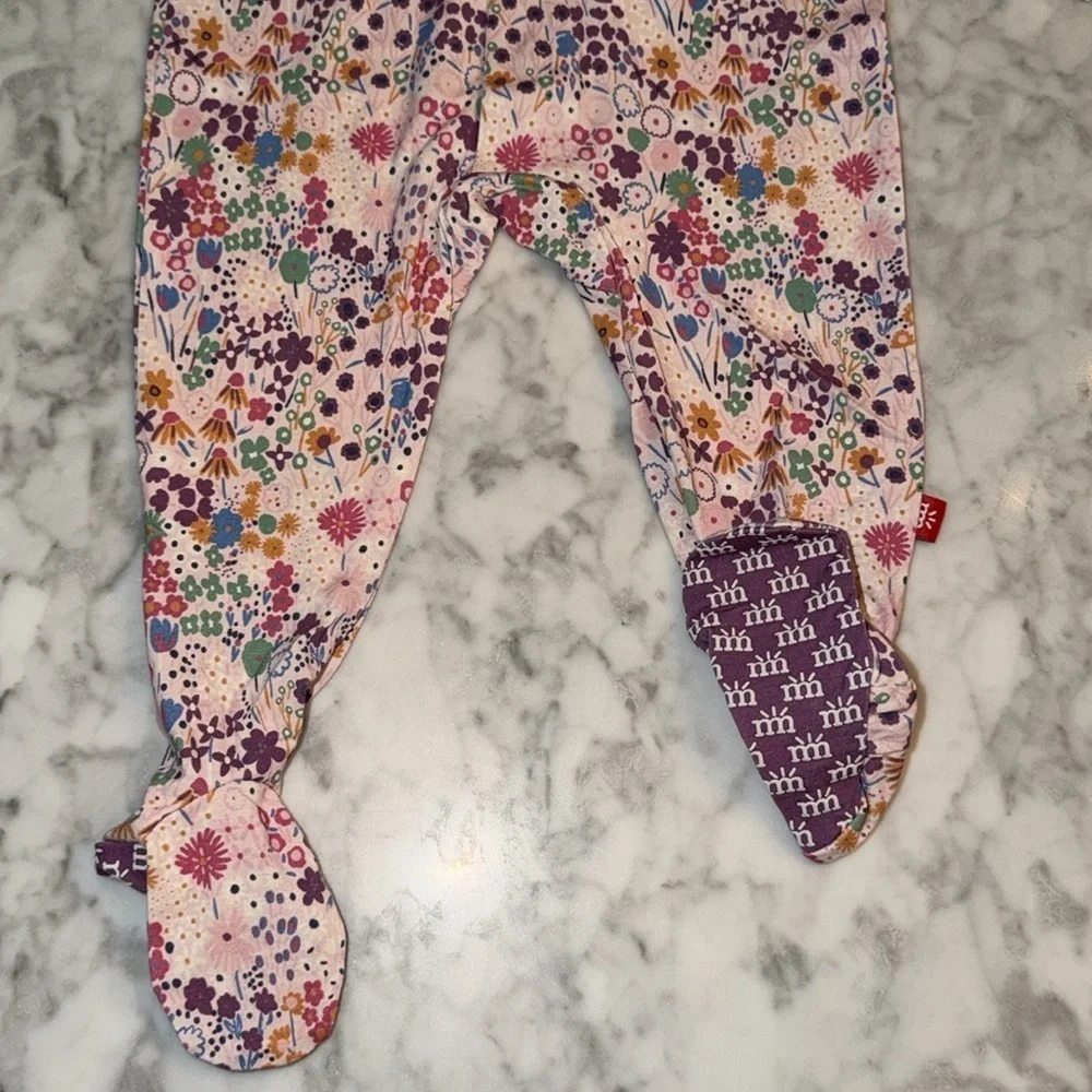 NWT MAGNETIC ME FLORAL RIGHT FIT FOOTIE 9/12M